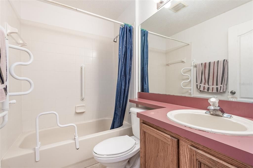 Activo con contrato: $299,900 (3 camas, 2 baños, 1655 Pies cuadrados)