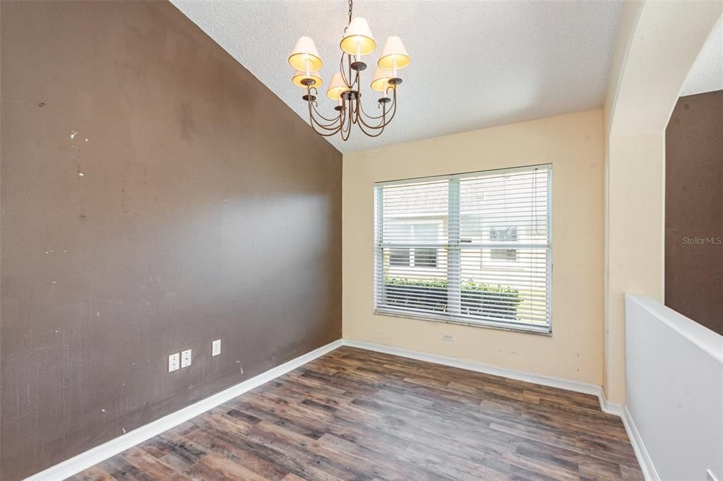 Activo con contrato: $299,900 (3 camas, 2 baños, 1655 Pies cuadrados)