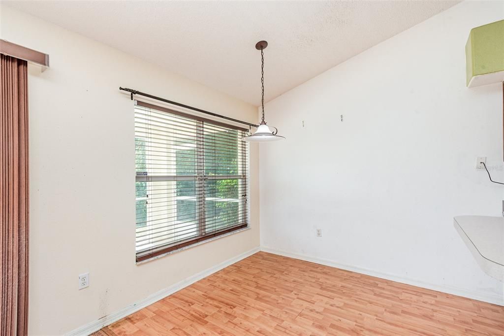 Activo con contrato: $299,900 (3 camas, 2 baños, 1655 Pies cuadrados)