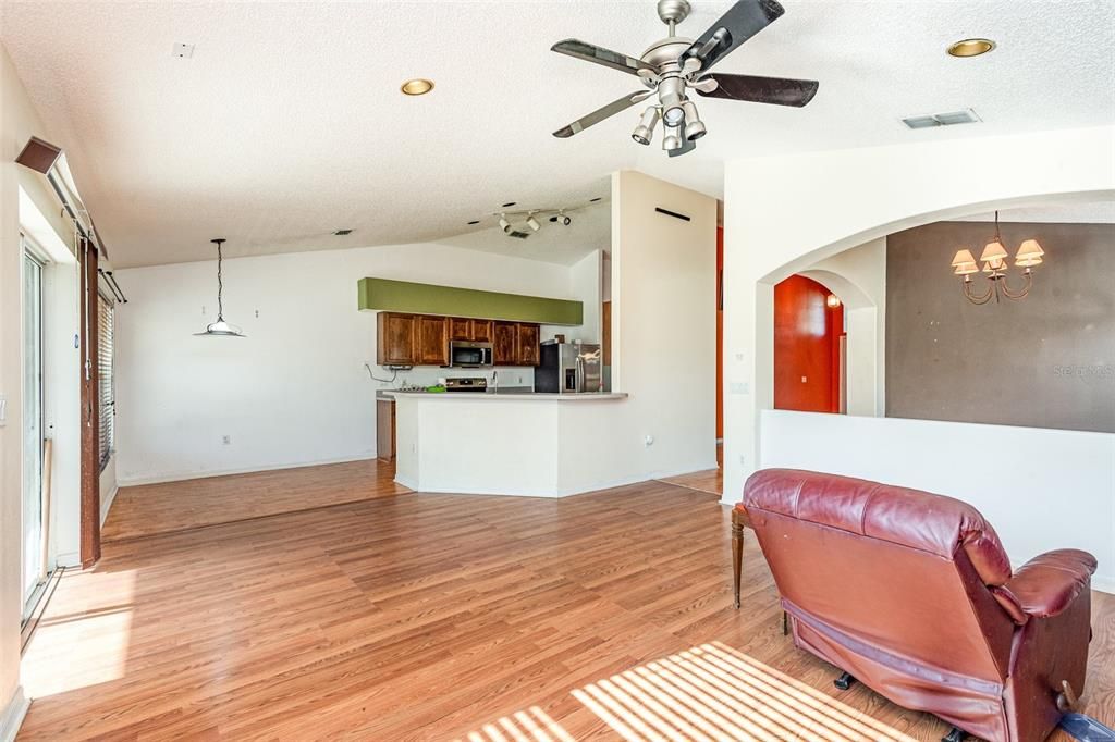 Activo con contrato: $299,900 (3 camas, 2 baños, 1655 Pies cuadrados)