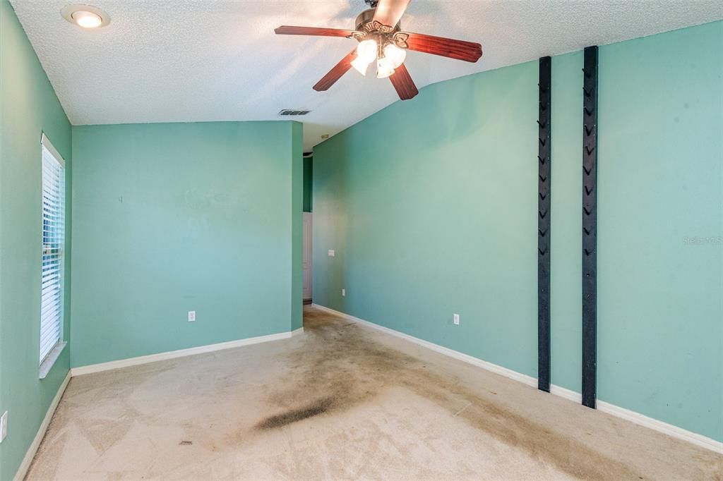 Activo con contrato: $299,900 (3 camas, 2 baños, 1655 Pies cuadrados)