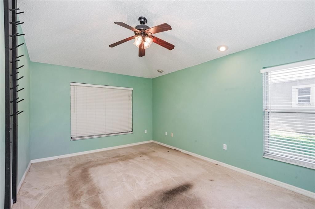 Activo con contrato: $299,900 (3 camas, 2 baños, 1655 Pies cuadrados)