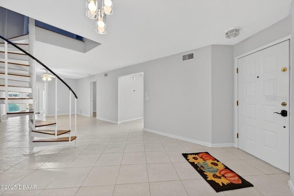 待售: $265,000 (3 贝兹, 2 浴室, 2132 平方英尺)