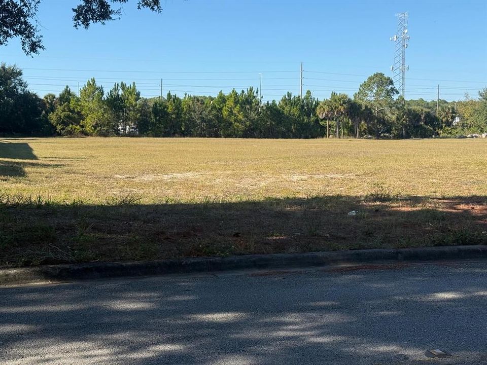 En Venta: $999,000 (1.55 acres)