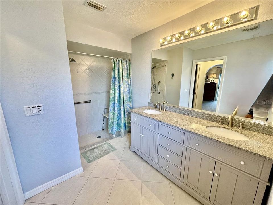 For Sale: $575,000 (3 beds, 2 baths, 1889 Square Feet)