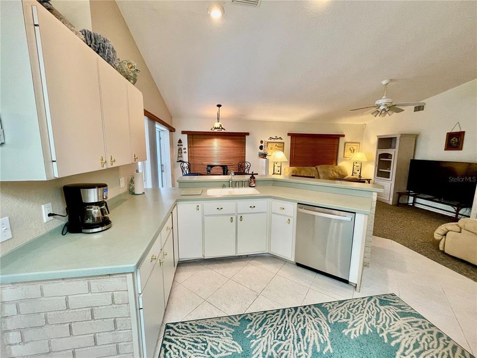 For Sale: $575,000 (3 beds, 2 baths, 1889 Square Feet)