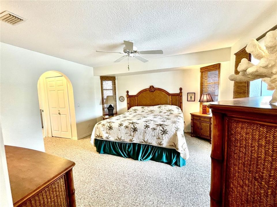 For Sale: $575,000 (3 beds, 2 baths, 1889 Square Feet)