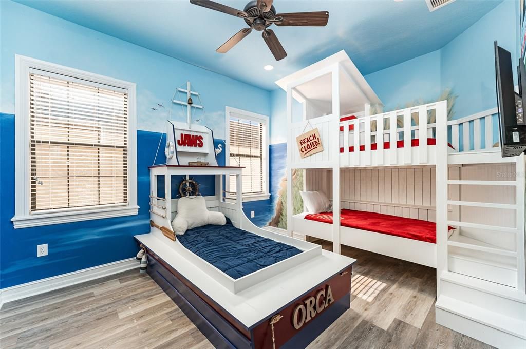 На продажу: $1,350,000 (5 спален, 4 ванн, 3355 Квадратных фут)