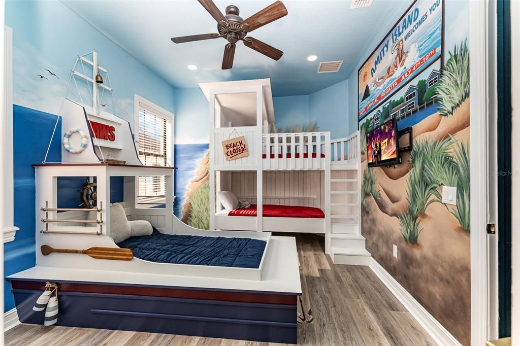 На продажу: $1,350,000 (5 спален, 4 ванн, 3355 Квадратных фут)