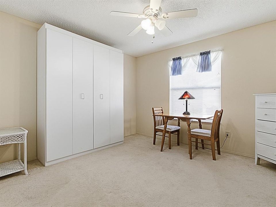 Под контрактом: $229,000 (2 спален, 2 ванн, 1156 Квадратных фут)