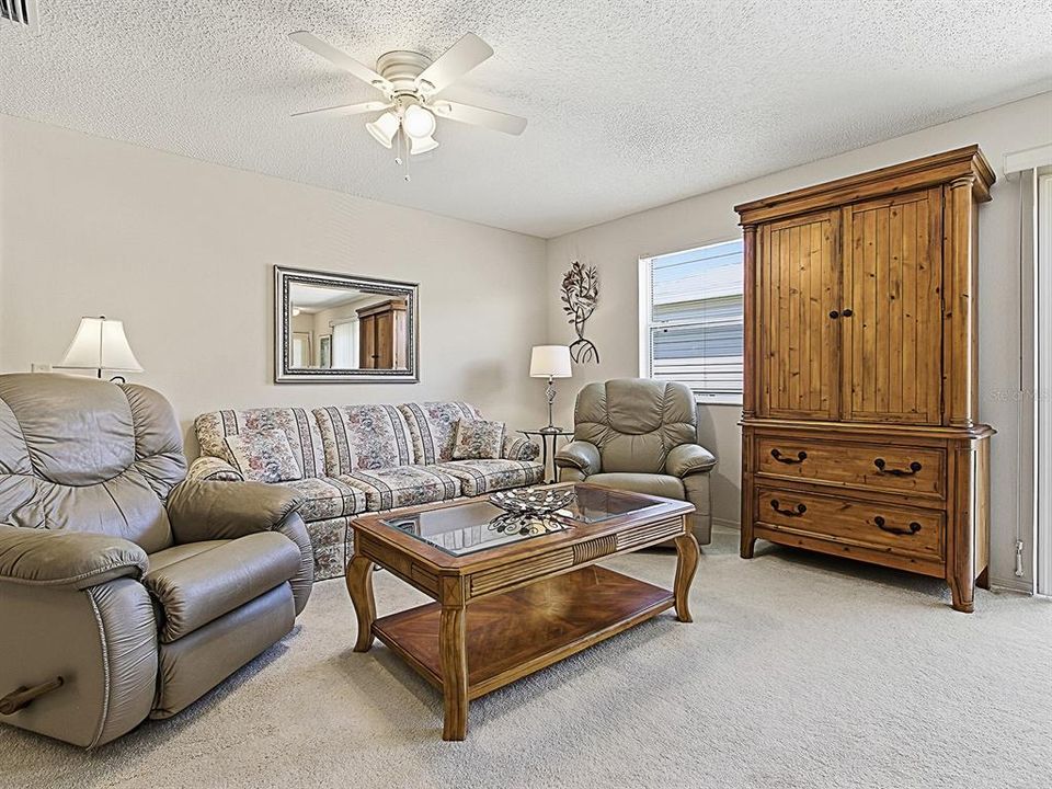 Под контрактом: $229,000 (2 спален, 2 ванн, 1156 Квадратных фут)