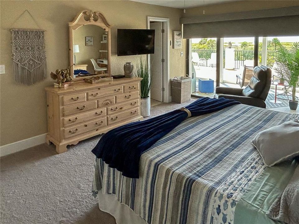 For Rent: $5,500 (2 beds, 2 baths, 1111 Square Feet)