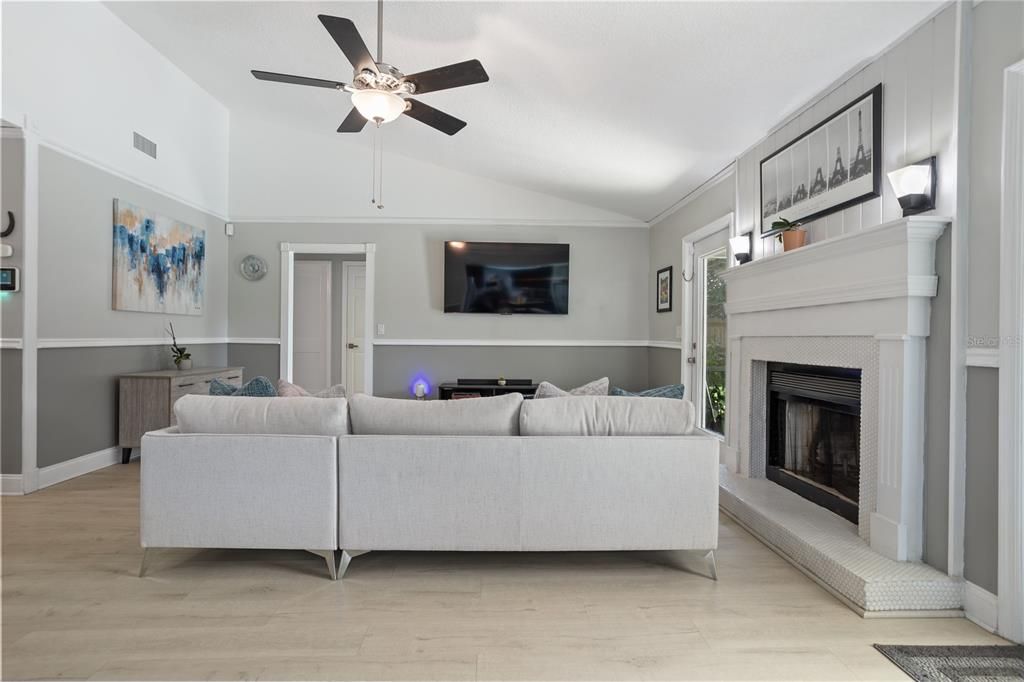 For Sale: $425,000 (3 beds, 2 baths, 1397 Square Feet)