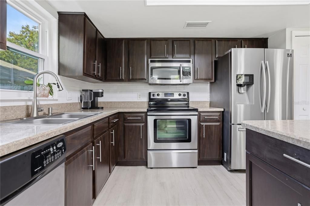 For Sale: $425,000 (3 beds, 2 baths, 1397 Square Feet)