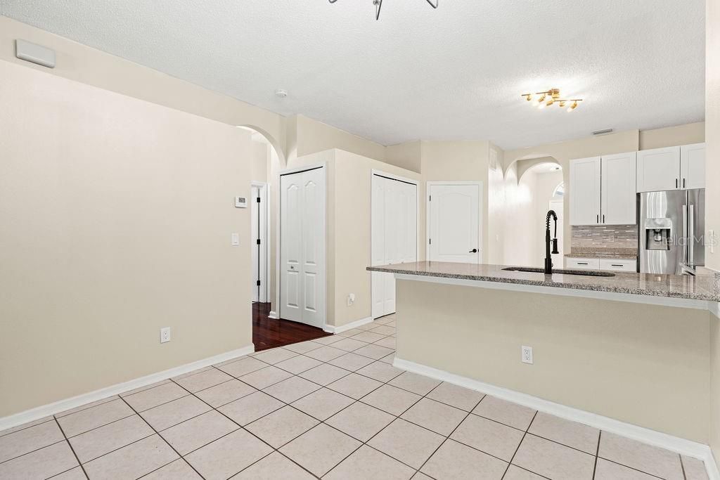 На продажу: $479,999 (3 спален, 2 ванн, 1824 Квадратных фут)