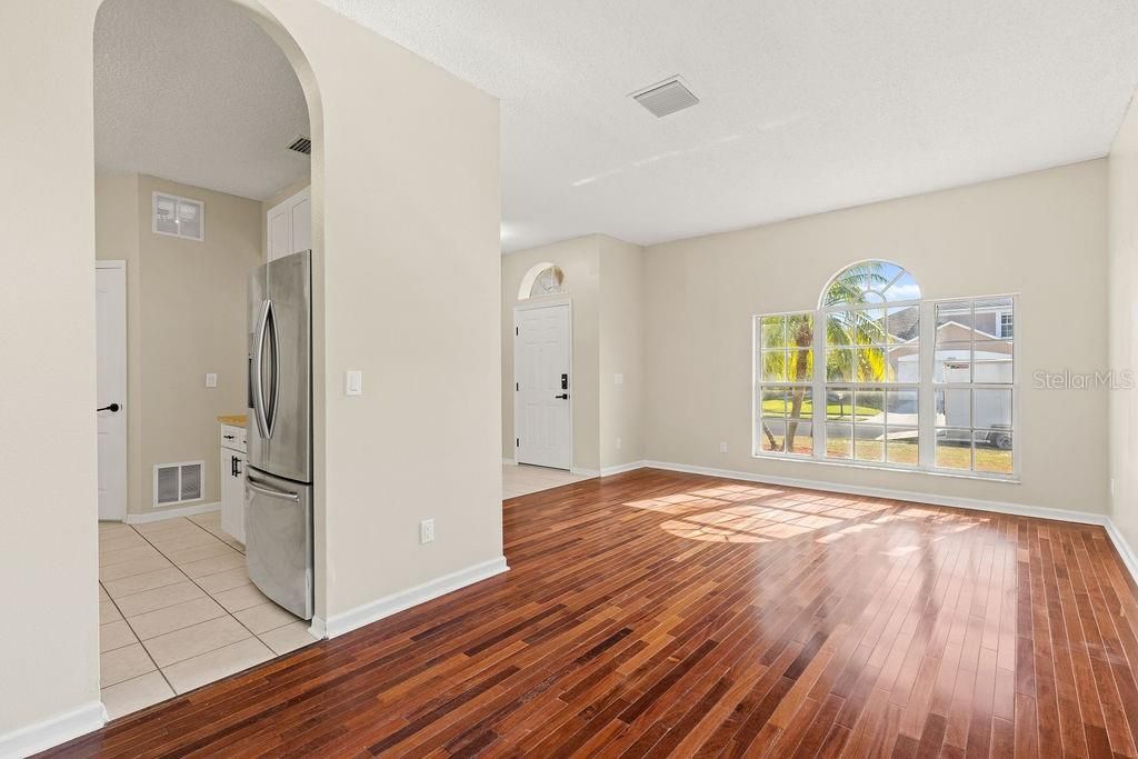 На продажу: $479,999 (3 спален, 2 ванн, 1824 Квадратных фут)