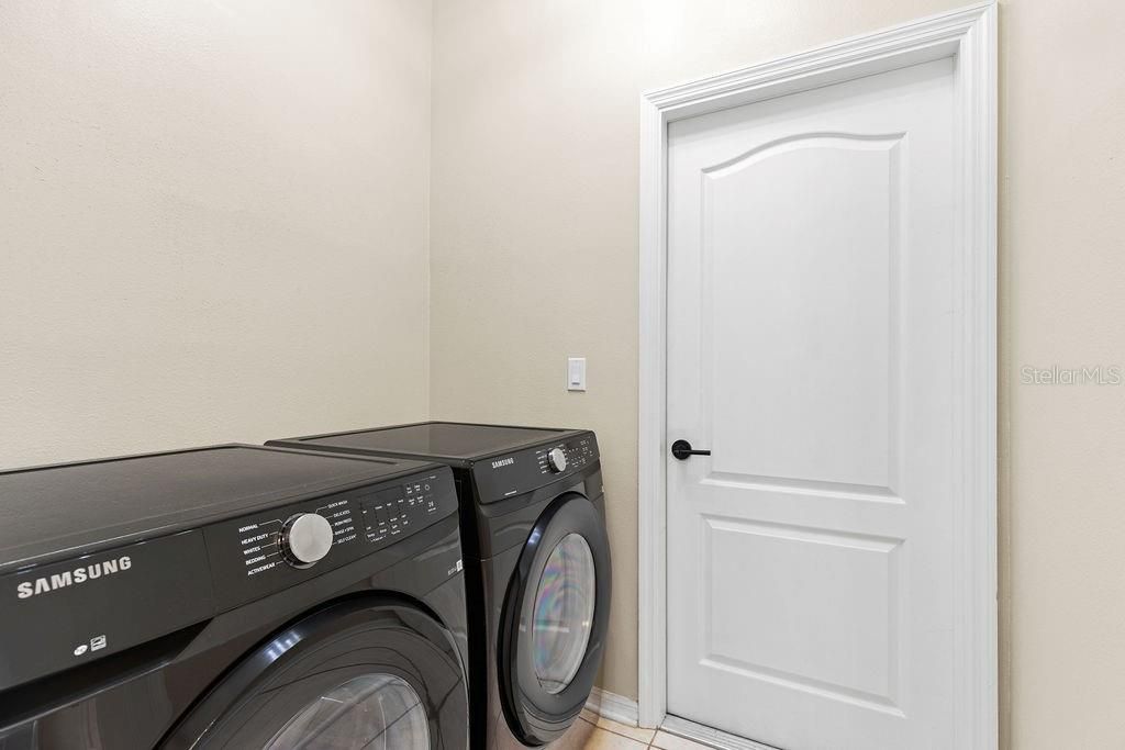 На продажу: $479,999 (3 спален, 2 ванн, 1824 Квадратных фут)