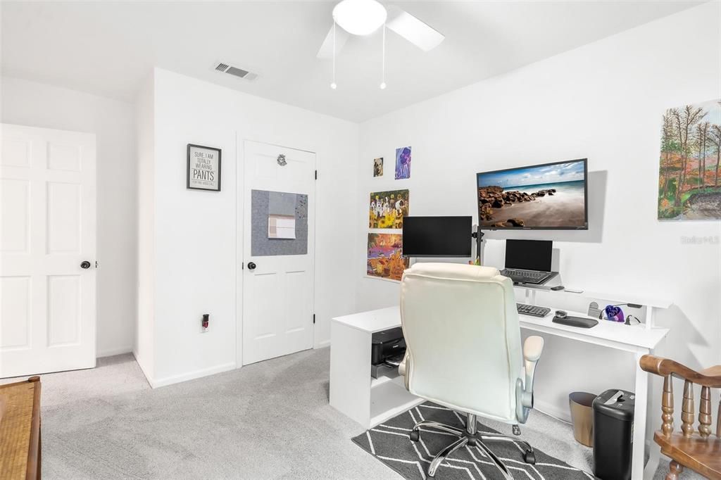 合同活跃: $499,000 (4 贝兹, 2 浴室, 2167 平方英尺)