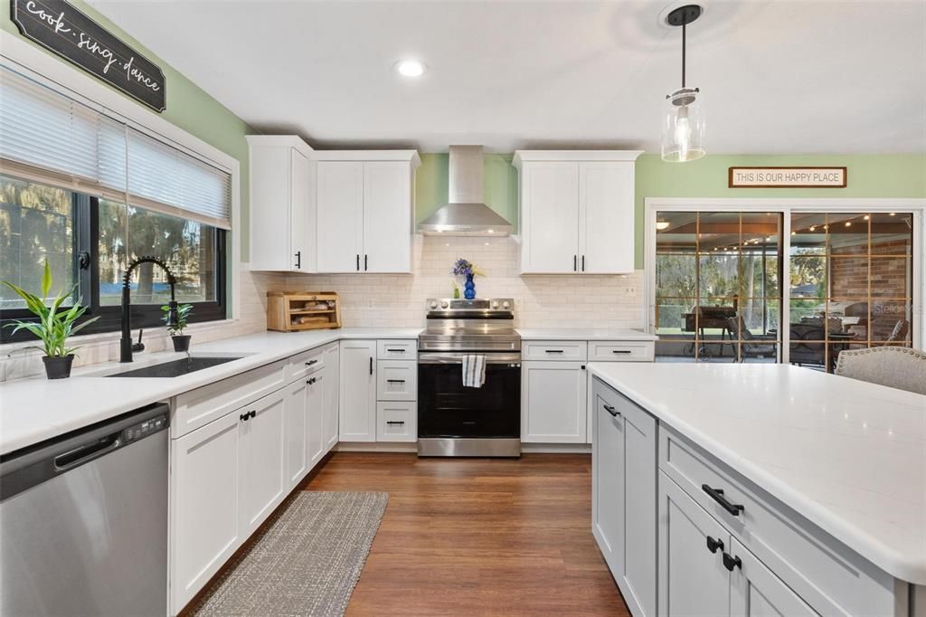 合同活跃: $499,000 (4 贝兹, 2 浴室, 2167 平方英尺)