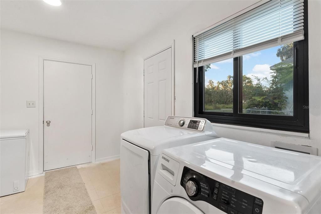 合同活跃: $499,000 (4 贝兹, 2 浴室, 2167 平方英尺)