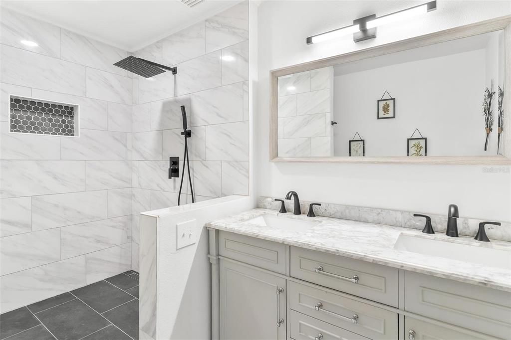 合同活跃: $499,000 (4 贝兹, 2 浴室, 2167 平方英尺)