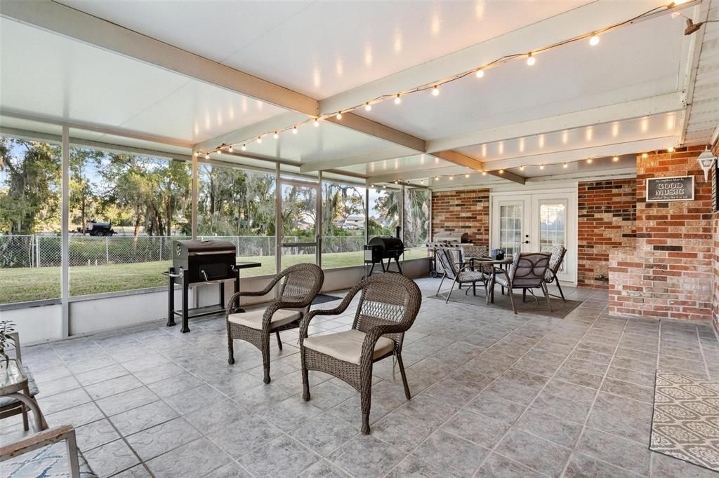 合同活跃: $499,000 (4 贝兹, 2 浴室, 2167 平方英尺)