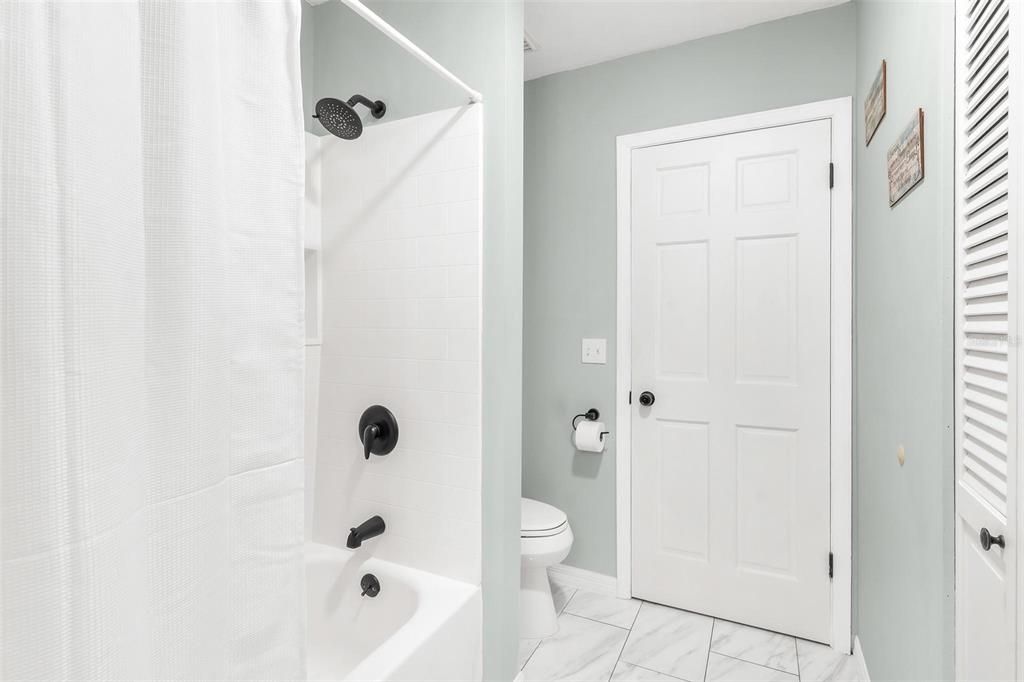 合同活跃: $499,000 (4 贝兹, 2 浴室, 2167 平方英尺)