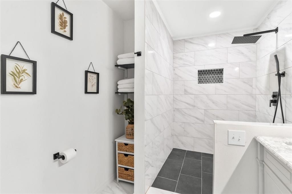 合同活跃: $499,000 (4 贝兹, 2 浴室, 2167 平方英尺)