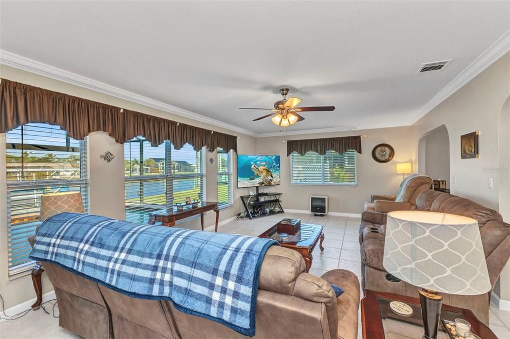 For Sale: $474,900 (3 beds, 2 baths, 1574 Square Feet)