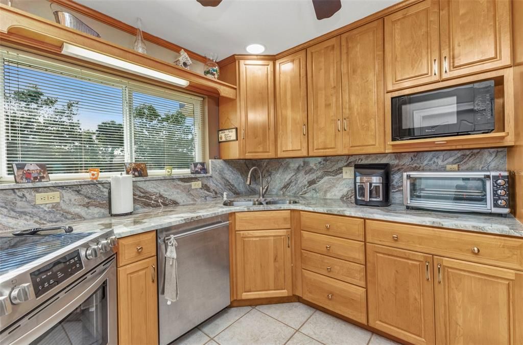 For Sale: $474,900 (3 beds, 2 baths, 1574 Square Feet)