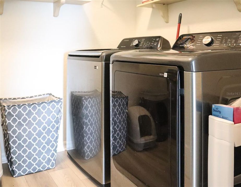 待售: $380,000 (4 贝兹, 2 浴室, 1946 平方英尺)