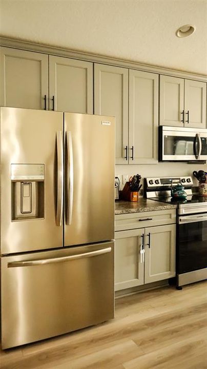 待售: $380,000 (4 贝兹, 2 浴室, 1946 平方英尺)