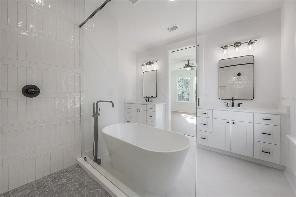 待售: $785,745 (4 贝兹, 3 浴室, 2485 平方英尺)