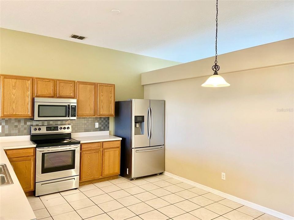 For Rent: $2,250 (3 beds, 2 baths, 1789 Square Feet)