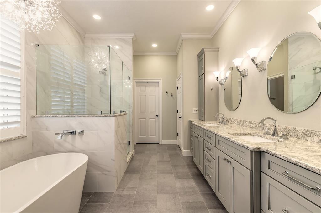 En Venta: $1,037,000 (4 camas, 3 baños, 2818 Pies cuadrados)