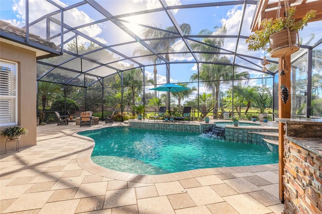 En Venta: $1,037,000 (4 camas, 3 baños, 2818 Pies cuadrados)