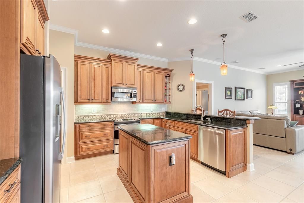 En Venta: $1,037,000 (4 camas, 3 baños, 2818 Pies cuadrados)