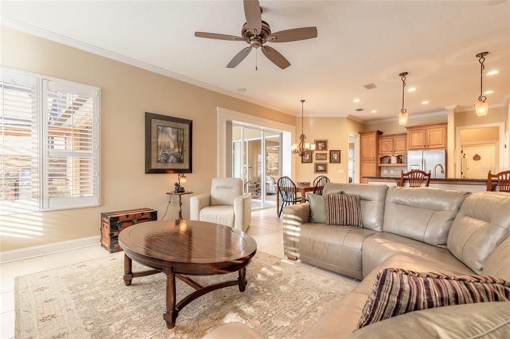 En Venta: $1,037,000 (4 camas, 3 baños, 2818 Pies cuadrados)