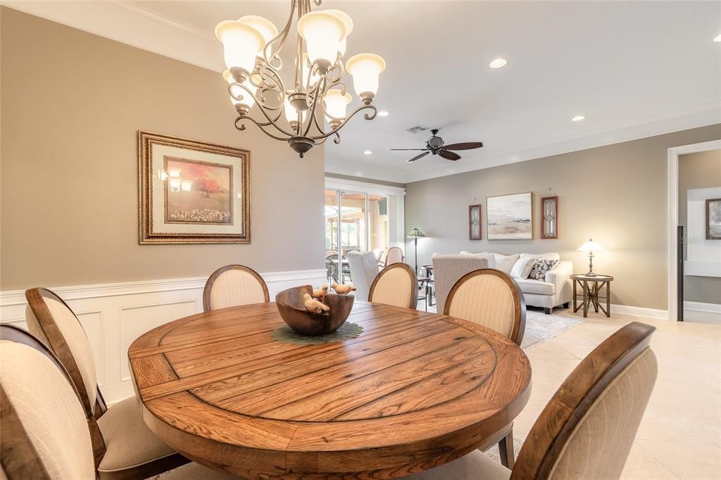 En Venta: $1,037,000 (4 camas, 3 baños, 2818 Pies cuadrados)