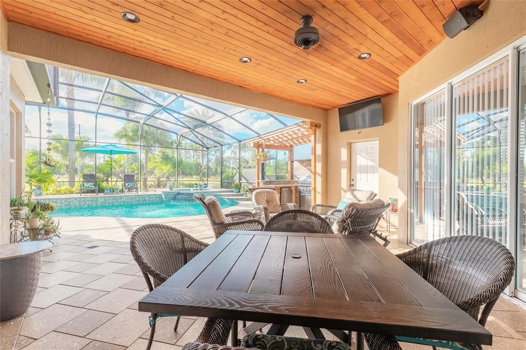 En Venta: $1,037,000 (4 camas, 3 baños, 2818 Pies cuadrados)