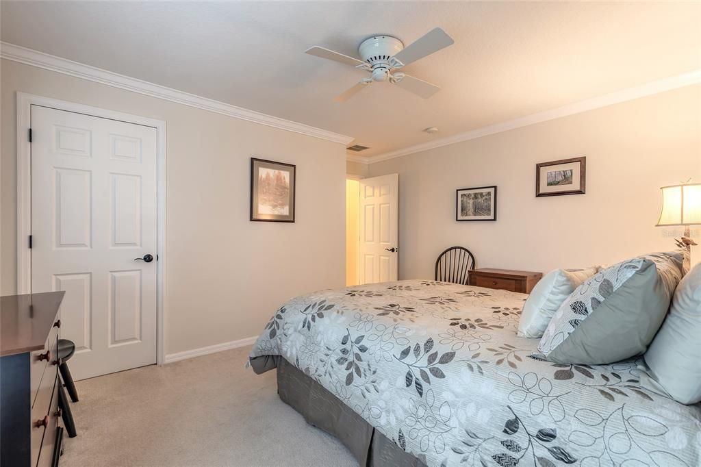 En Venta: $1,037,000 (4 camas, 3 baños, 2818 Pies cuadrados)