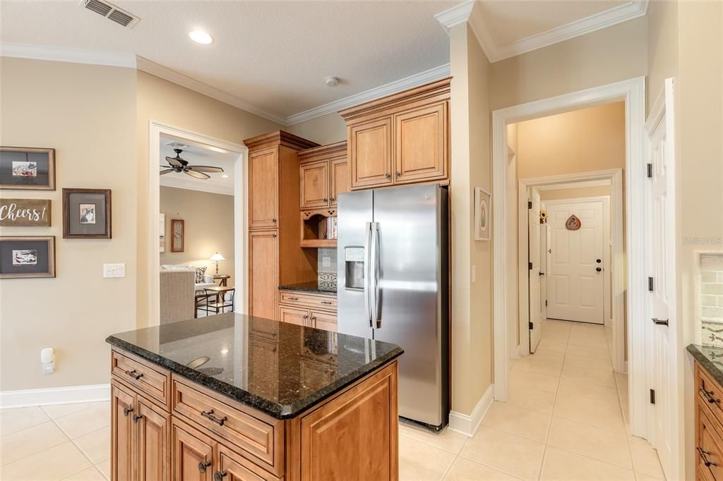 En Venta: $1,037,000 (4 camas, 3 baños, 2818 Pies cuadrados)