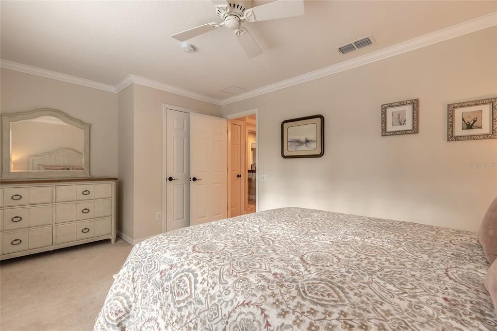 En Venta: $1,037,000 (4 camas, 3 baños, 2818 Pies cuadrados)