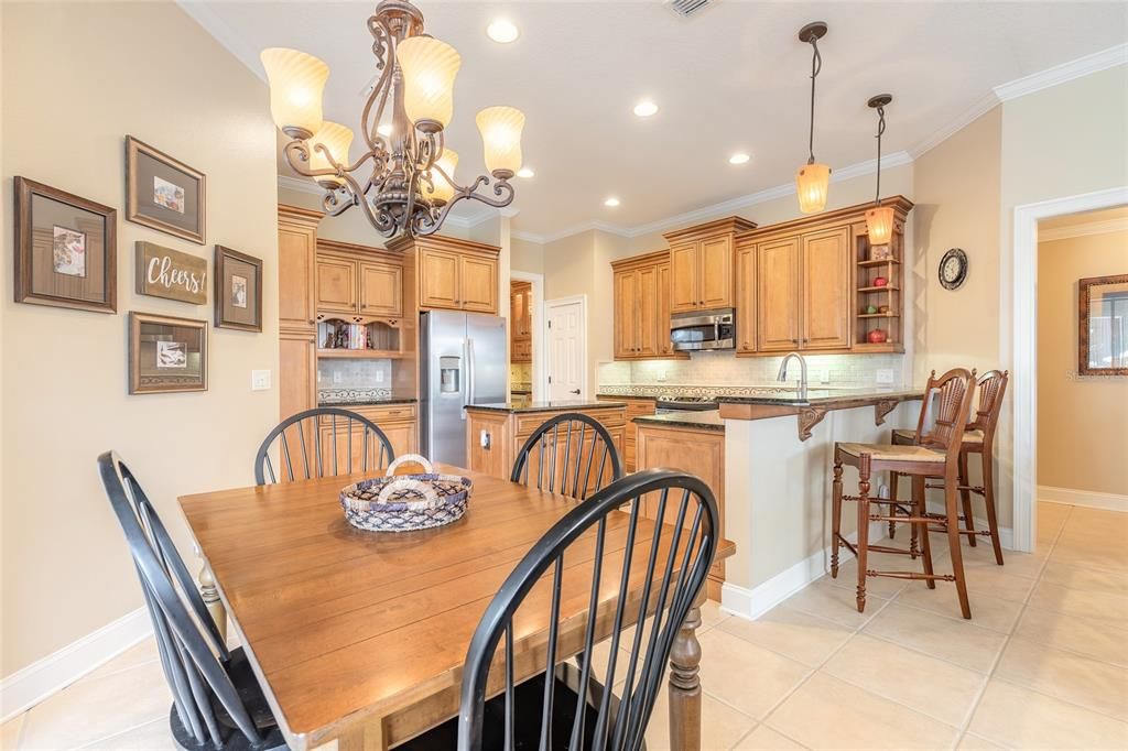 En Venta: $1,037,000 (4 camas, 3 baños, 2818 Pies cuadrados)