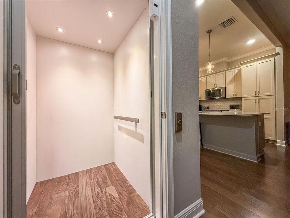 En Venta: $1,199,900 (4 camas, 3 baños, 2236 Pies cuadrados)