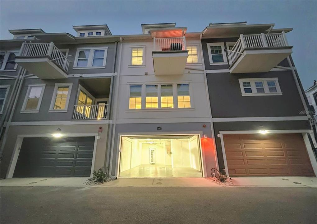 En Venta: $1,199,900 (4 camas, 3 baños, 2236 Pies cuadrados)