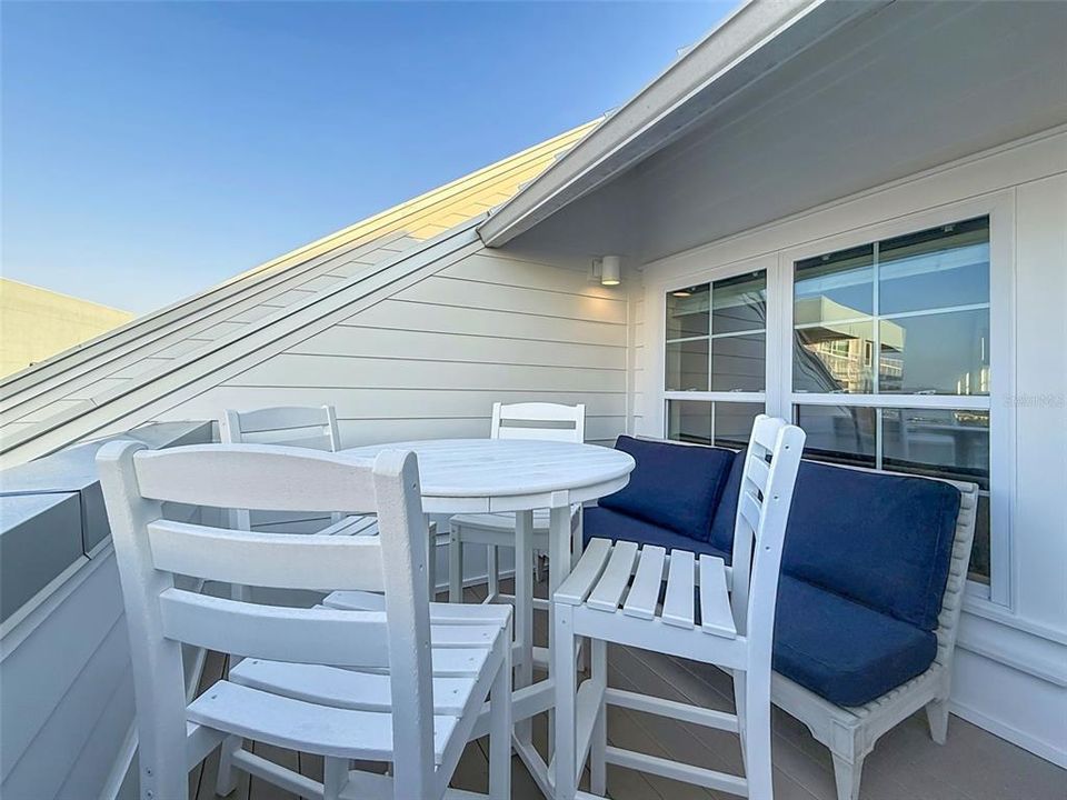 En Venta: $1,199,900 (4 camas, 3 baños, 2236 Pies cuadrados)