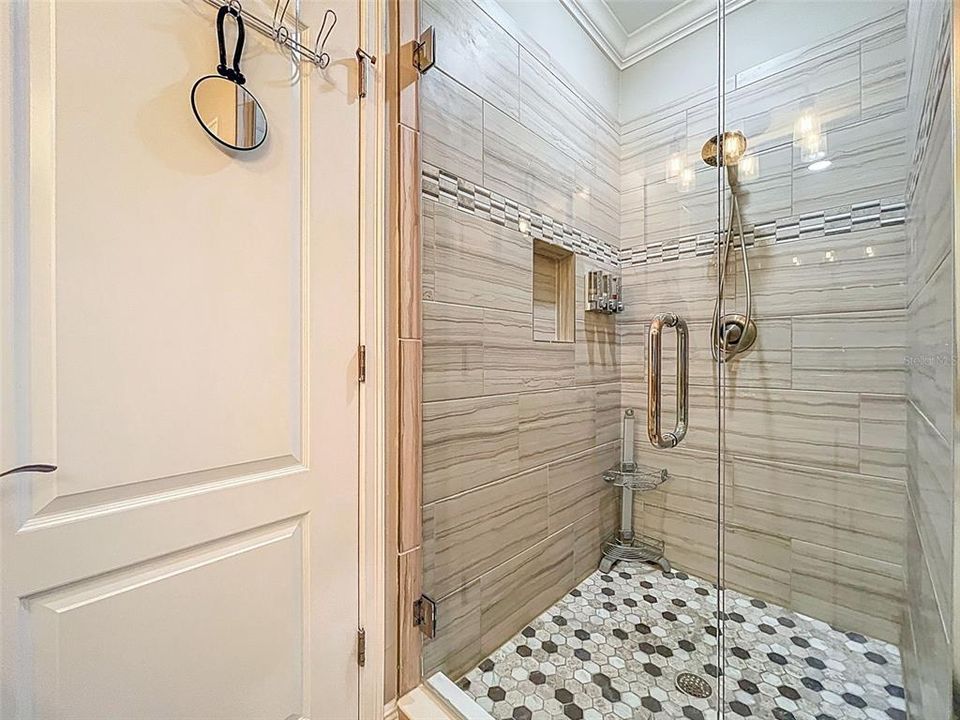 En Venta: $1,199,900 (4 camas, 3 baños, 2236 Pies cuadrados)