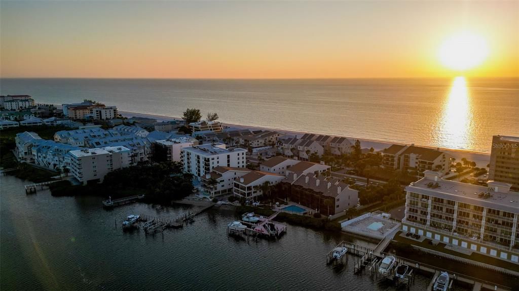 En Venta: $1,199,900 (4 camas, 3 baños, 2236 Pies cuadrados)