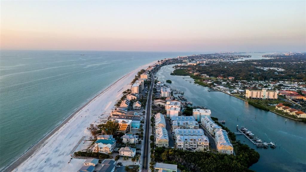 En Venta: $1,199,900 (4 camas, 3 baños, 2236 Pies cuadrados)